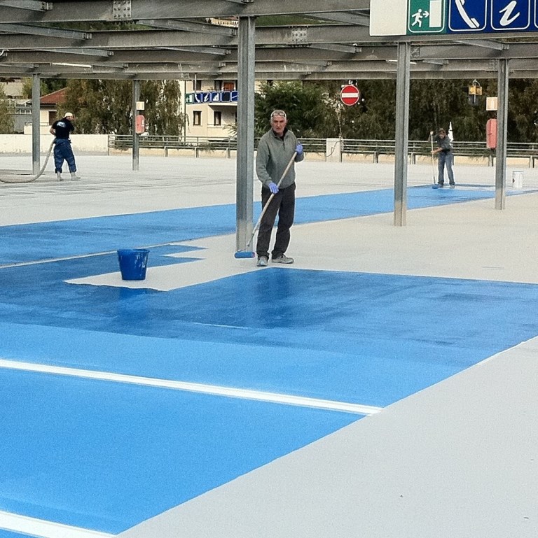 Liber Syntech Polyurea Top Coating, захисне фінішне пігментоване покриття на основі аліфатичної поліуретанової смоли для обробки полісечовинних покриттів